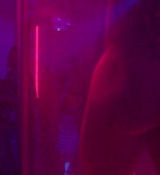 Emily_in_Paris_S02E10_WEBRip_x264-ION10_0518.jpg