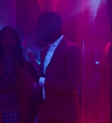 Emily_in_Paris_S02E10_WEBRip_x264-ION10_0525.jpg