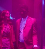 Emily_in_Paris_S02E10_WEBRip_x264-ION10_0527.jpg