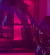 Emily_in_Paris_S02E10_WEBRip_x264-ION10_0537.jpg