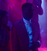 Emily_in_Paris_S02E10_WEBRip_x264-ION10_0546.jpg