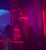 Emily_in_Paris_S02E10_WEBRip_x264-ION10_0562.jpg