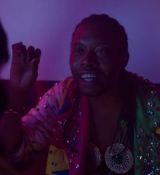 Emily_in_Paris_S02E10_WEBRip_x264-ION10_0566.jpg