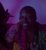 Emily_in_Paris_S02E10_WEBRip_x264-ION10_0613.jpg