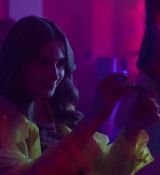 Emily_in_Paris_S02E10_WEBRip_x264-ION10_0620.jpg