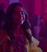 Emily_in_Paris_S02E10_WEBRip_x264-ION10_0626.jpg