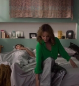 Emily_in_Paris_S02E10_WEBRip_x264-ION10_0633.jpg