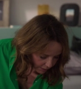 Emily_in_Paris_S02E10_WEBRip_x264-ION10_0634.jpg