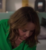 Emily_in_Paris_S02E10_WEBRip_x264-ION10_0635.jpg