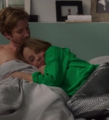 Emily_in_Paris_S02E10_WEBRip_x264-ION10_0656.jpg
