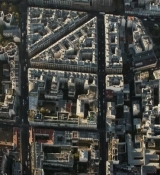 Emily_in_Paris_S02E10_WEBRip_x264-ION10_0679.jpg