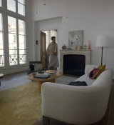 Emily_in_Paris_S02E10_WEBRip_x264-ION10_0684.jpg