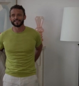 Emily_in_Paris_S02E10_WEBRip_x264-ION10_0711.jpg
