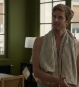 Emily_in_Paris_S02E10_WEBRip_x264-ION10_0739.jpg