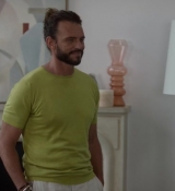 Emily_in_Paris_S02E10_WEBRip_x264-ION10_0750.jpg