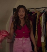 Emily_in_Paris_S02E10_WEBRip_x264-ION10_0766.jpg