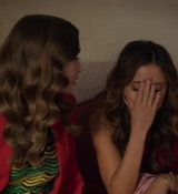 Emily_in_Paris_S02E10_WEBRip_x264-ION10_0800.jpg
