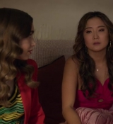 Emily_in_Paris_S02E10_WEBRip_x264-ION10_0804.jpg