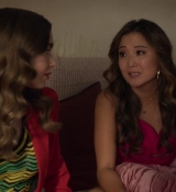 Emily_in_Paris_S02E10_WEBRip_x264-ION10_0810.jpg