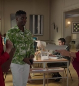 Emily_in_Paris_S02E10_WEBRip_x264-ION10_0844.jpg