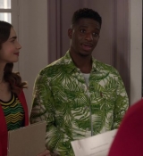 Emily_in_Paris_S02E10_WEBRip_x264-ION10_0847.jpg