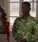 Emily_in_Paris_S02E10_WEBRip_x264-ION10_0877.jpg