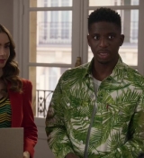 Emily_in_Paris_S02E10_WEBRip_x264-ION10_0882.jpg