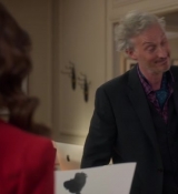 Emily_in_Paris_S02E10_WEBRip_x264-ION10_0938.jpg