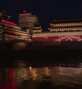 Emily_in_Paris_S02E10_WEBRip_x264-ION10_0948.jpg