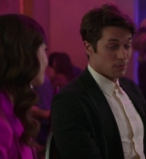 Emily_in_Paris_S02E10_WEBRip_x264-ION10_0993.jpg