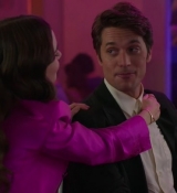 Emily_in_Paris_S02E10_WEBRip_x264-ION10_1001.jpg