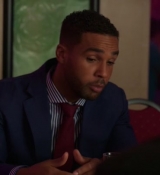 Emily_in_Paris_S02E10_WEBRip_x264-ION10_1034.jpg