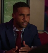 Emily_in_Paris_S02E10_WEBRip_x264-ION10_1039.jpg