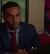 Emily_in_Paris_S02E10_WEBRip_x264-ION10_1045.jpg