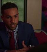 Emily_in_Paris_S02E10_WEBRip_x264-ION10_1047.jpg