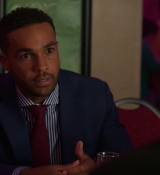 Emily_in_Paris_S02E10_WEBRip_x264-ION10_1049.jpg