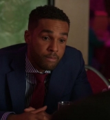 Emily_in_Paris_S02E10_WEBRip_x264-ION10_1060.jpg