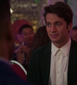 Emily_in_Paris_S02E10_WEBRip_x264-ION10_1071.jpg
