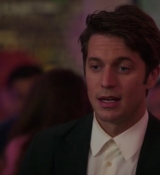 Emily_in_Paris_S02E10_WEBRip_x264-ION10_1079.jpg