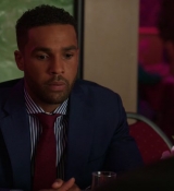Emily_in_Paris_S02E10_WEBRip_x264-ION10_1084.jpg