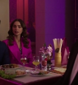 Emily_in_Paris_S02E10_WEBRip_x264-ION10_1125.jpg