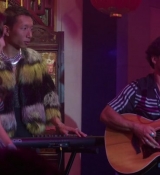 Emily_in_Paris_S02E10_WEBRip_x264-ION10_1148.jpg