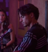 Emily_in_Paris_S02E10_WEBRip_x264-ION10_1153.jpg