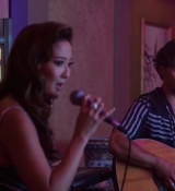 Emily_in_Paris_S02E10_WEBRip_x264-ION10_1176.jpg