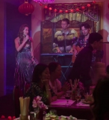 Emily_in_Paris_S02E10_WEBRip_x264-ION10_1179.jpg