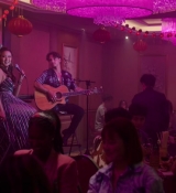 Emily_in_Paris_S02E10_WEBRip_x264-ION10_1186.jpg