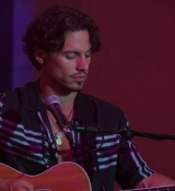 Emily_in_Paris_S02E10_WEBRip_x264-ION10_1191.jpg