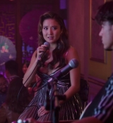 Emily_in_Paris_S02E10_WEBRip_x264-ION10_1193.jpg
