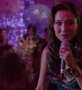 Emily_in_Paris_S02E10_WEBRip_x264-ION10_1216.jpg