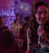 Emily_in_Paris_S02E10_WEBRip_x264-ION10_1217.jpg